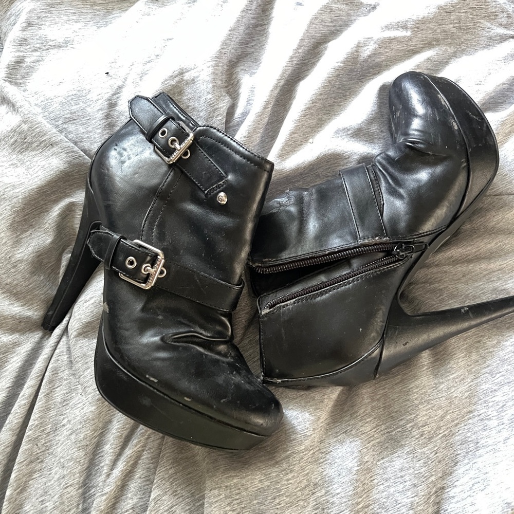 Guess Bootie Size 6.5 - Picture 6 of 6